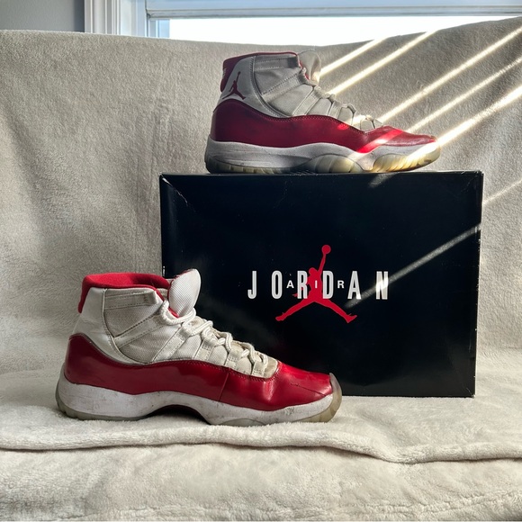 Air Jordan Cherry 11 Retro Size 9.5 - Picture 1 of 3
